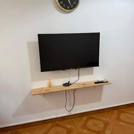 Ubytování v soukromí Confort Tv For 2 *